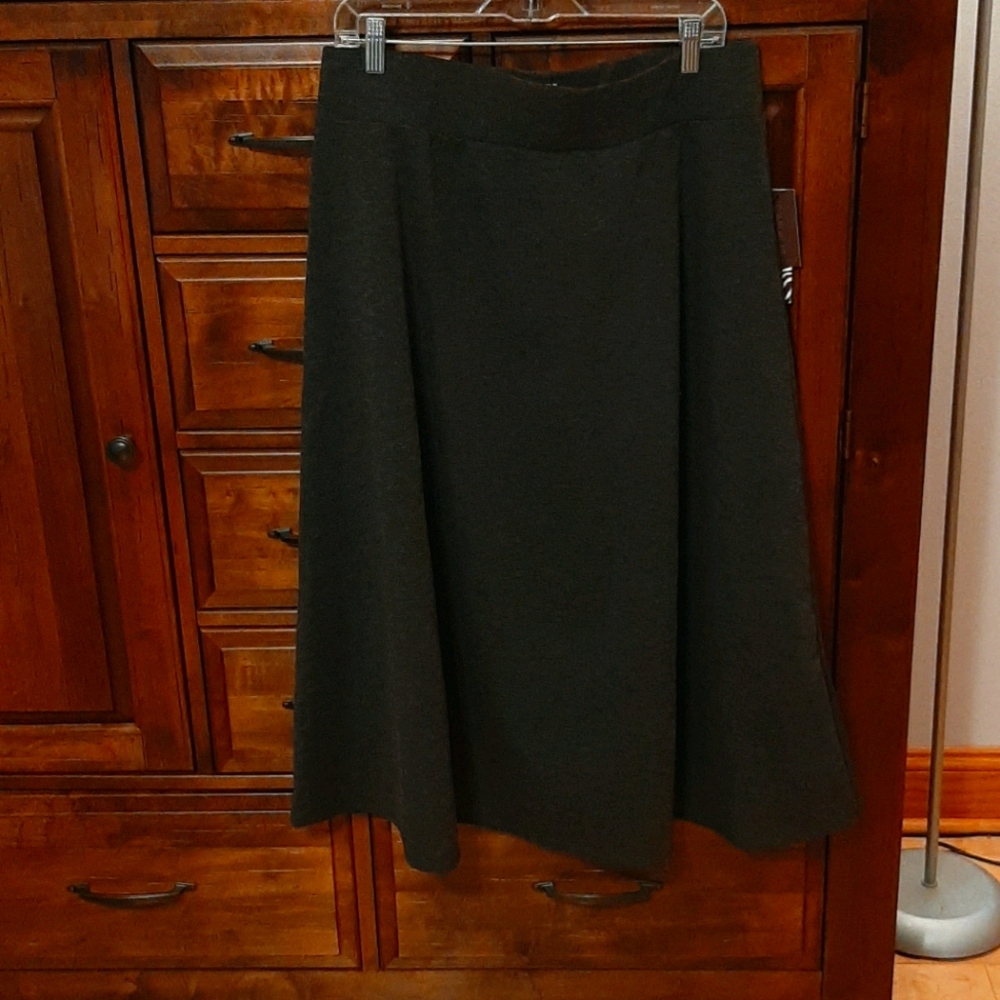 NWT Dana Buchman women's Skirt size L